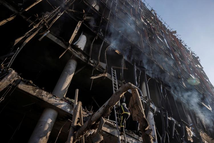 购物中心爆炸致10伤,商场爆炸